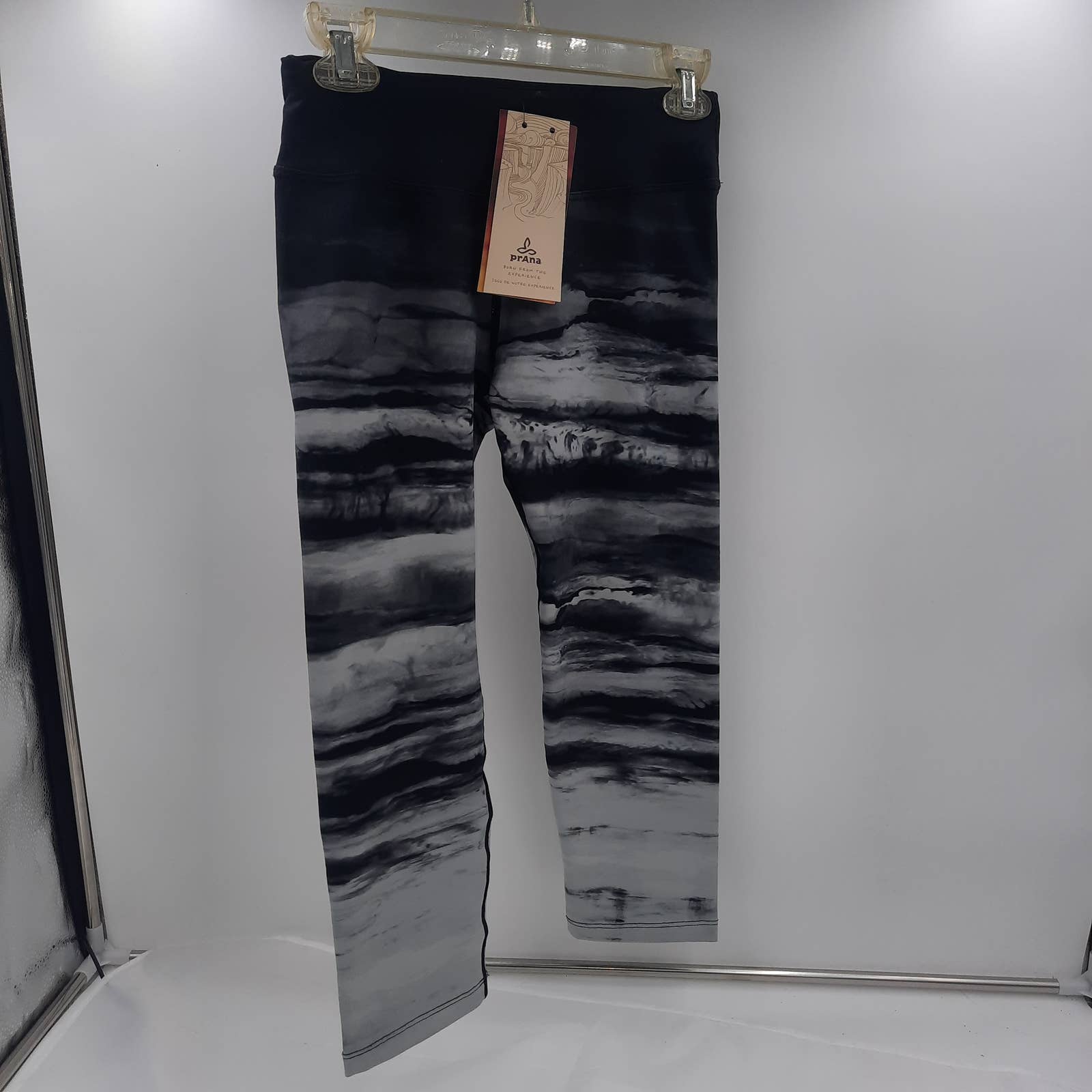 Nwt New Prana Roxanne Capri Pants S Black Gray Womens Yoga Usa Silky Logo Tide